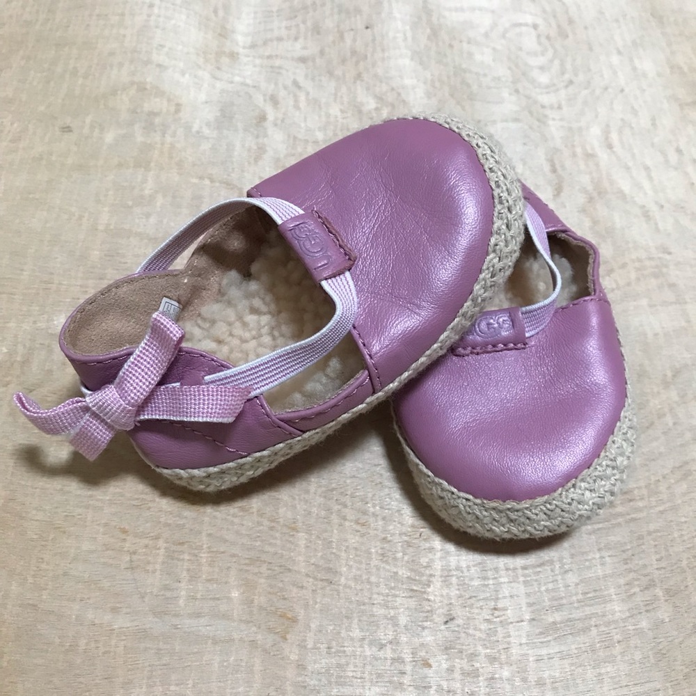 UGG Baby Shoes Leather Pink Bow New Born Size 2-3 Months